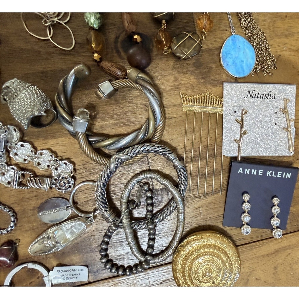 Vintage Modern Costume 99 Pieces Jewelry Lot Signed Necklace Earrings Broach - Picture 16 of 16
